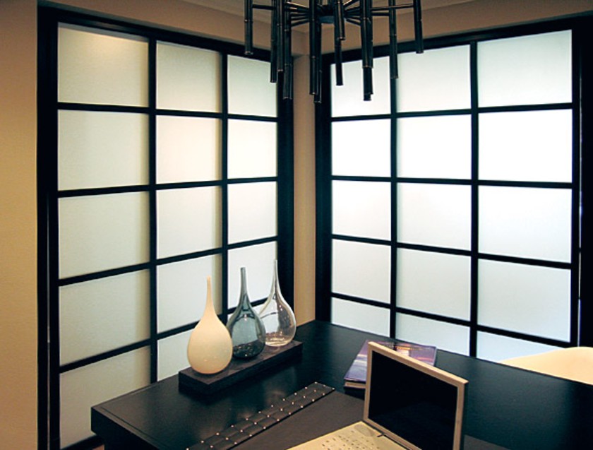 Угловая перегородка в японском стиле с матовым стеклом Севастополь