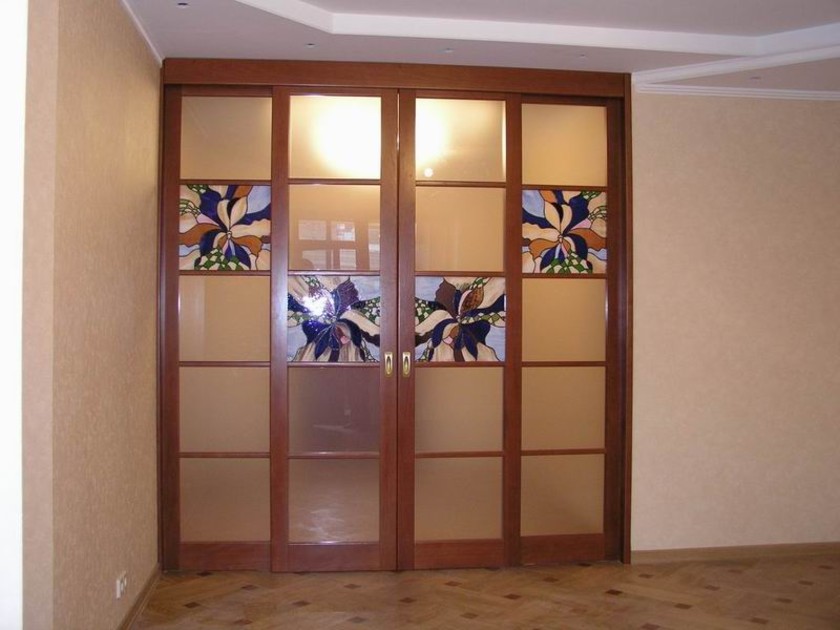 Перегородка с цветными стеклянными вставками Севастополь