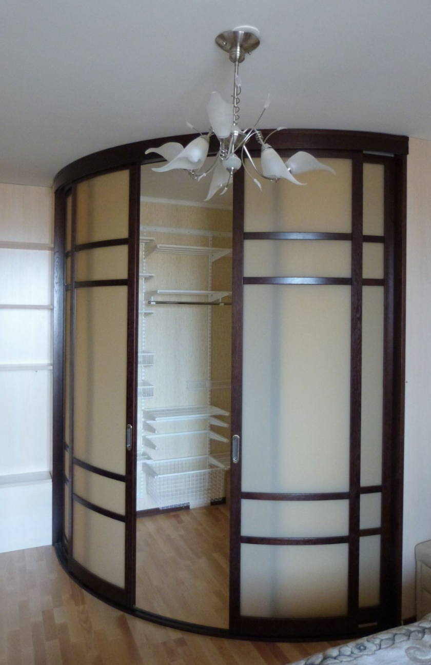 Радиусная полукруглая угловая гардеробная комната Севастополь