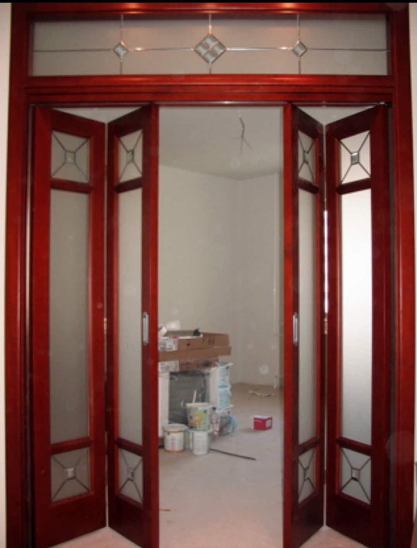 Дверь гармошка с декоративными стеклянными вставками Севастополь