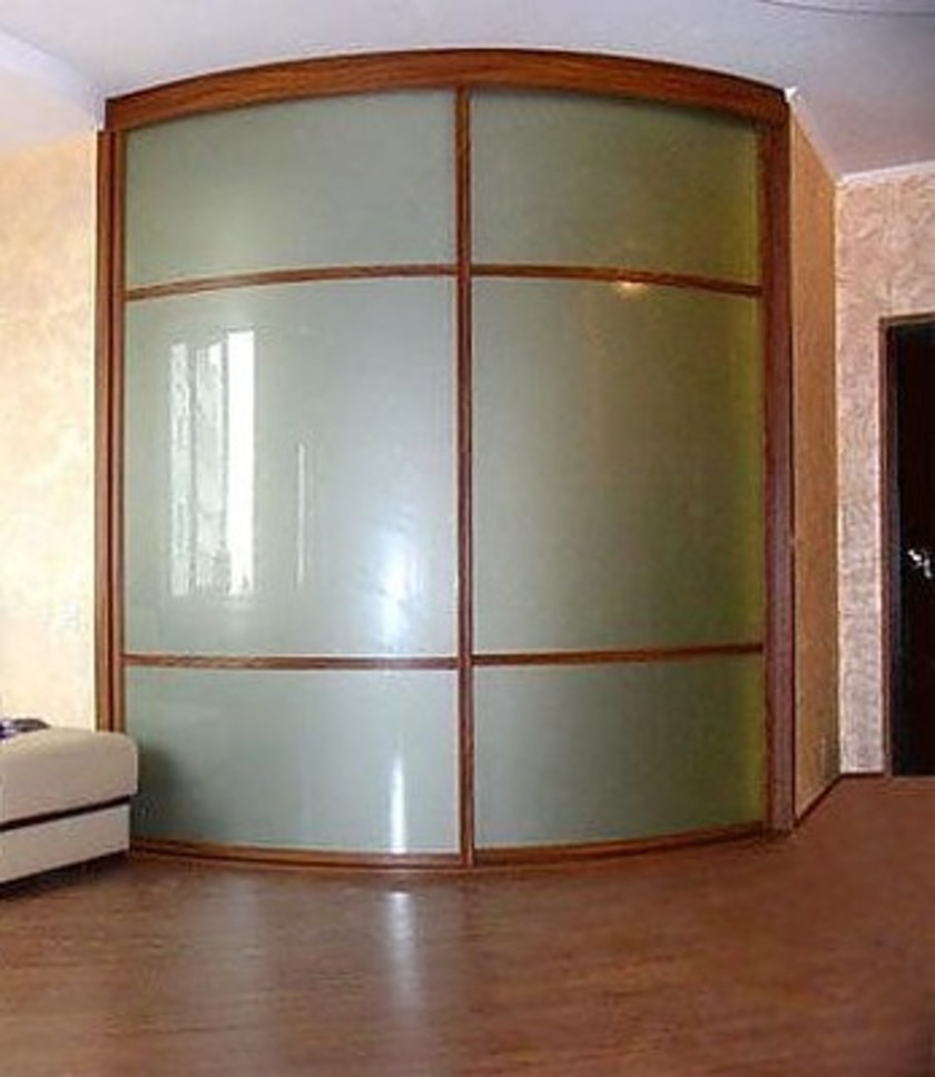Встроенный шкаф купе радиусный в классическом стиле Севастополь
